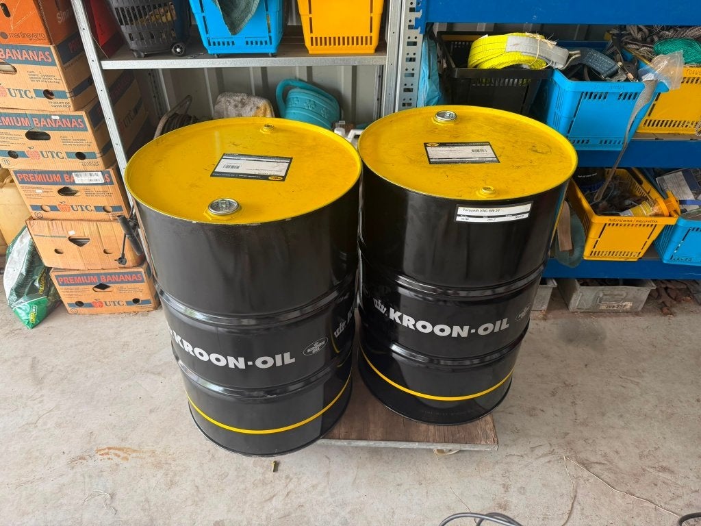 Statafels lege Kroon Oil olievaten, Ophalen