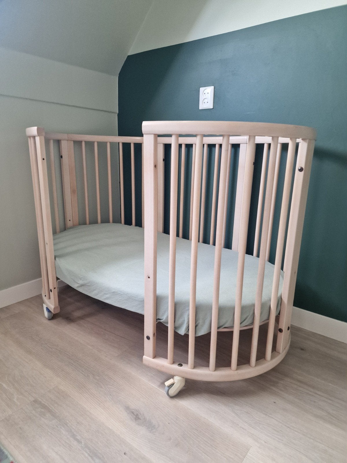 Stokke Sleepi Mini + uitbreidingsset, matrassen en hemeltje, Kinderen en Baby's, Babywiegjes en Ledikanten, Ophalen, Zo goed als nieuw
