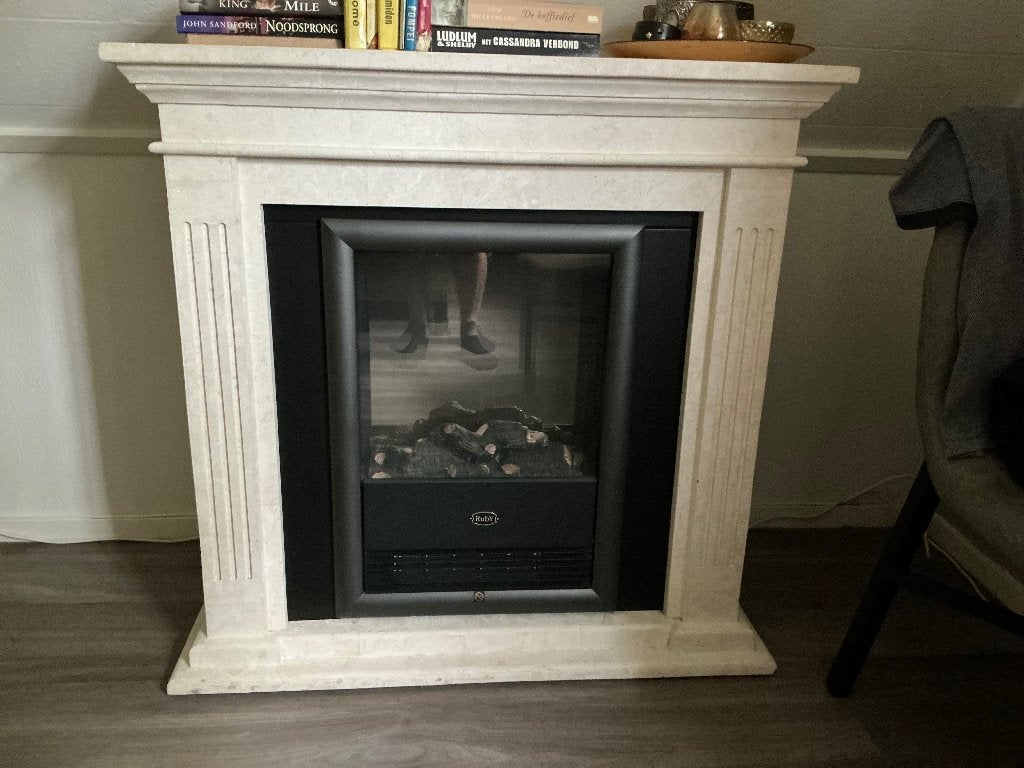elektrische haard met marmer look ombouw, Ophalen, 30 tot 80 cm, Kachel, Zo goed als nieuw