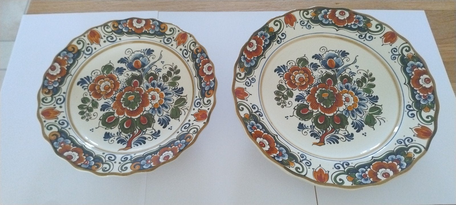2x Delfts Polychroom Handwerk Borden - Flora Keramiek, Ophalen of Verzenden