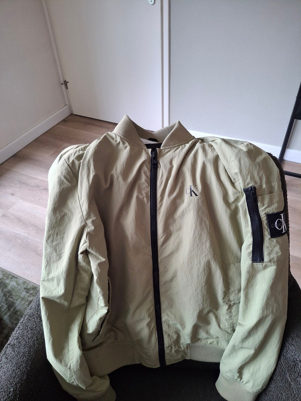 Calvin Klein Bomberjack Maat M - Nauwelijks gedragen, Kleding | Heren, Jassen | Zomer, Ophalen, Calvin Klein, Maat 48/50 (M), Zo goed als nieuw