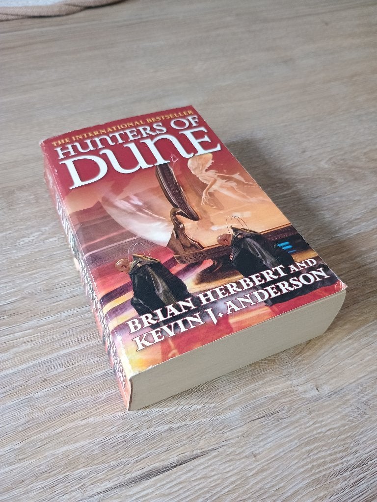 boek hunters of dune - brian herbert kevin j anderson 2006, Ophalen of Verzenden, Gelezen, Brian herbert