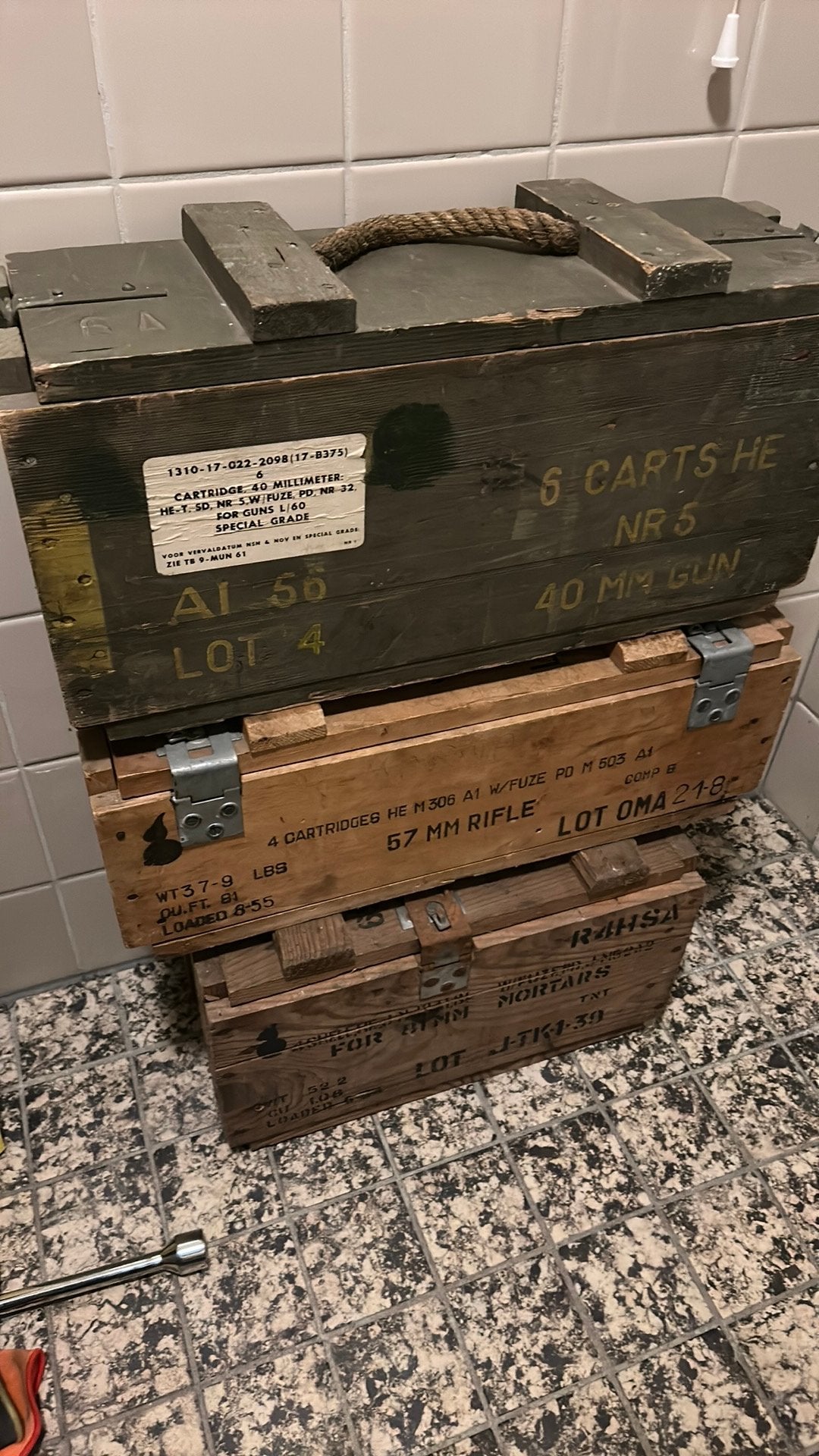 Munitie boxen kisten, Ophalen, Landmacht, Nederland, Kist of Geocache