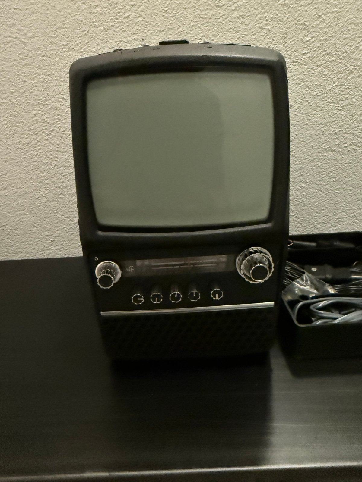 Waltham Orbiter 403 DE Draagbare Zwart-wit TV met Radio, Ophalen of Verzenden