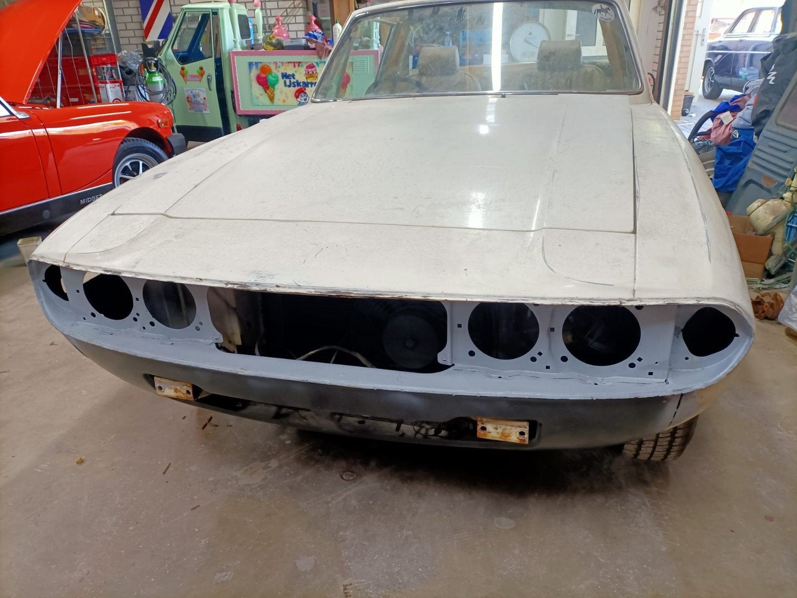 Twee Triumph Stag, foto 2