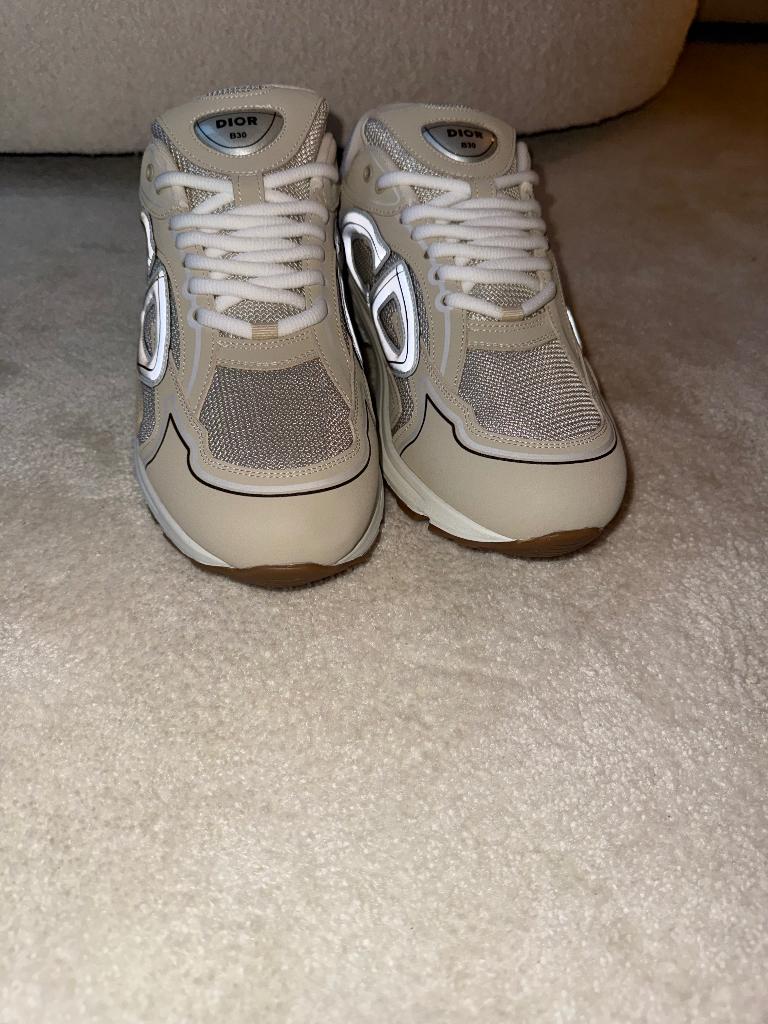 Dior B30 Cremé (43) Nieuw, Christian Dior, Overige kleuren, Nieuw, Ophalen of Verzenden