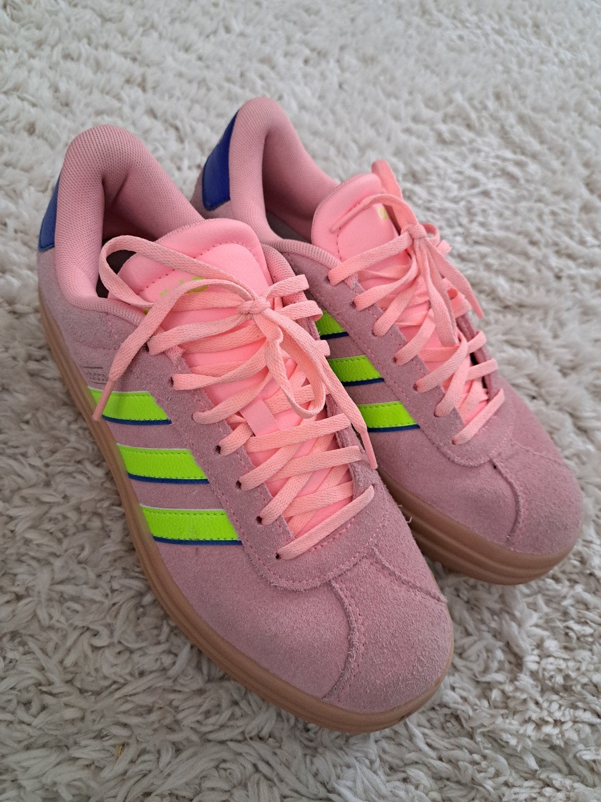 Amper gedragen Adidas maat 40 (valt klein), Adidas, Ophalen of Verzenden, Roze, Sneakers of Gympen