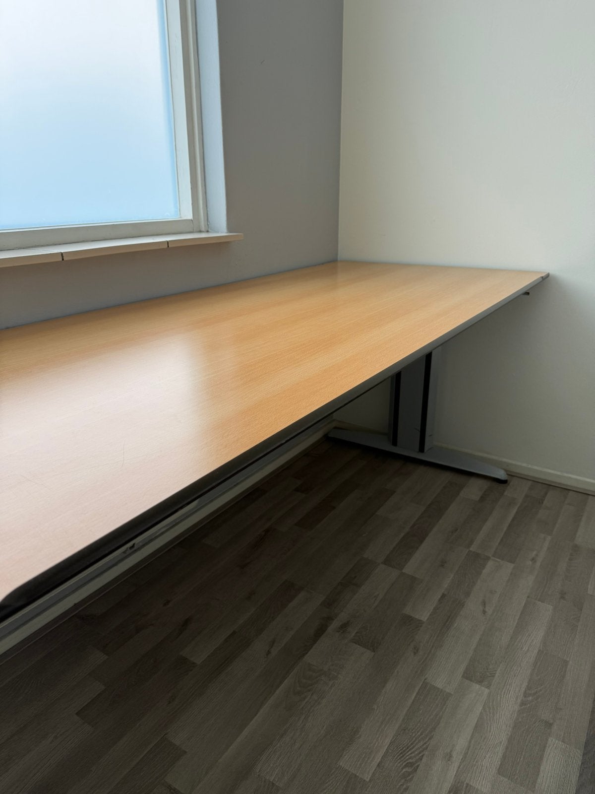 Bureau 200 x 80cm - merk Zwartwoud, Ophalen, In hoogte verstelbaar, Zo goed als nieuw, Overige merken