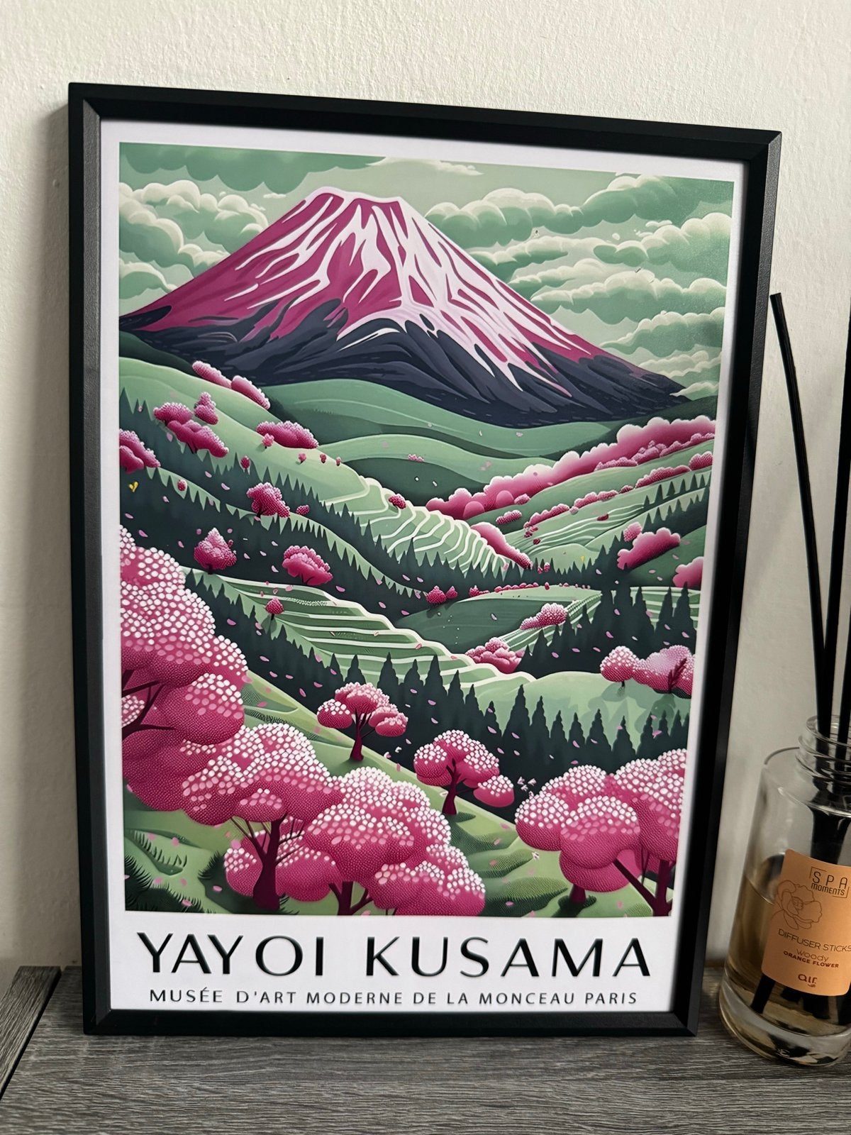 Yayoi Kusama Poster 21x30cm ingelijst nieuw, Minder dan 50 cm, Nieuw, Ophalen of Verzenden, Foto of Poster