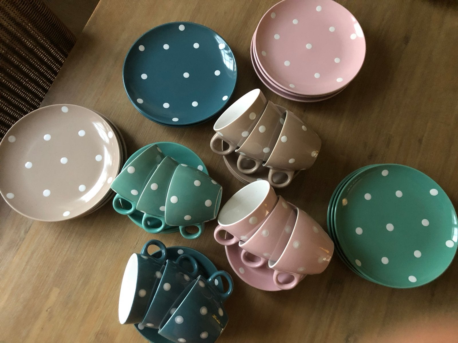 Servies met stippen: gebaksborden, kopjes en schotels, Ophalen, Gebruikt, Keramiek, Bord(en)