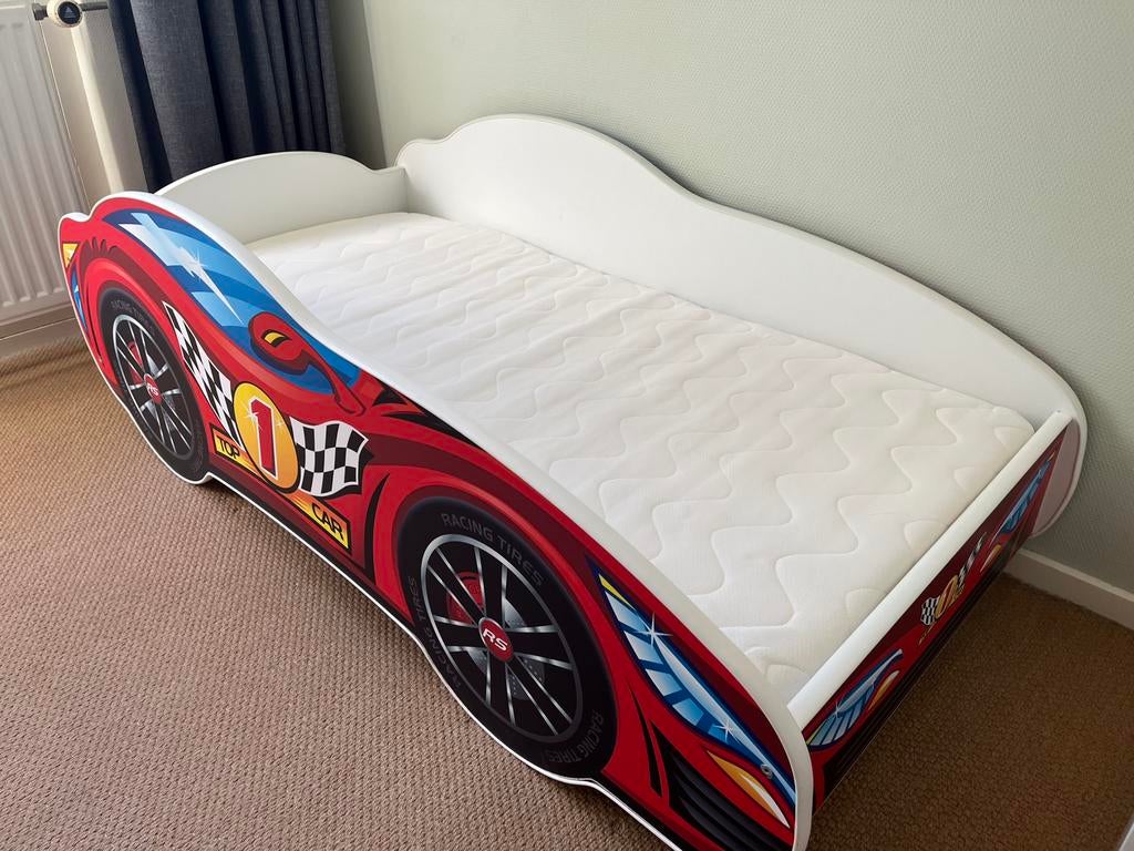 Peuterbed auto 140x70 cm inclusief wandplank, Ophalen, Zo goed als nieuw, Minder dan 140 cm, Matras