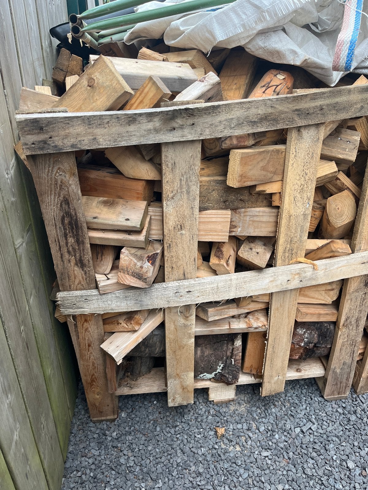 Brandhout: Gemengde blokken in palletbox, Minder dan 3 m³, Ophalen, Overige houtsoorten, Blokken