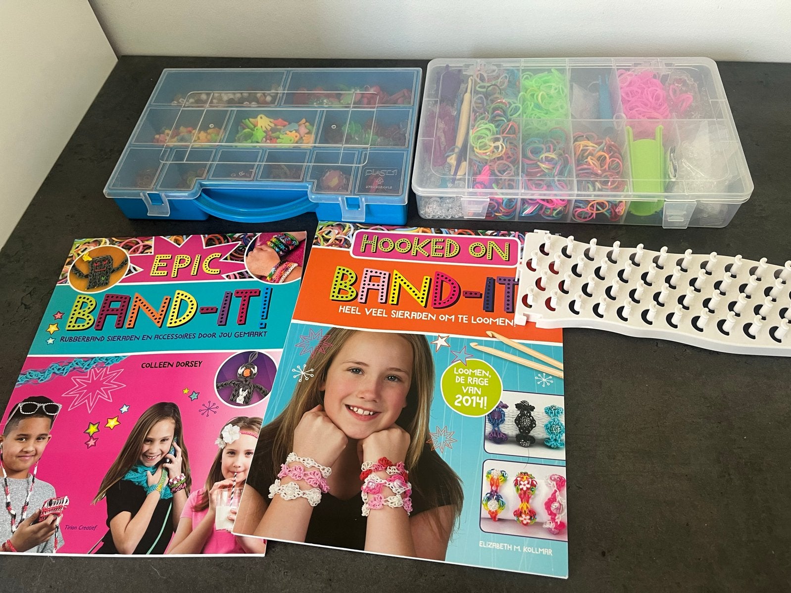 Grote set Band-It loom elastiekjes, kralen en boeken, Ophalen of Verzenden, Gebruikt, Kraal