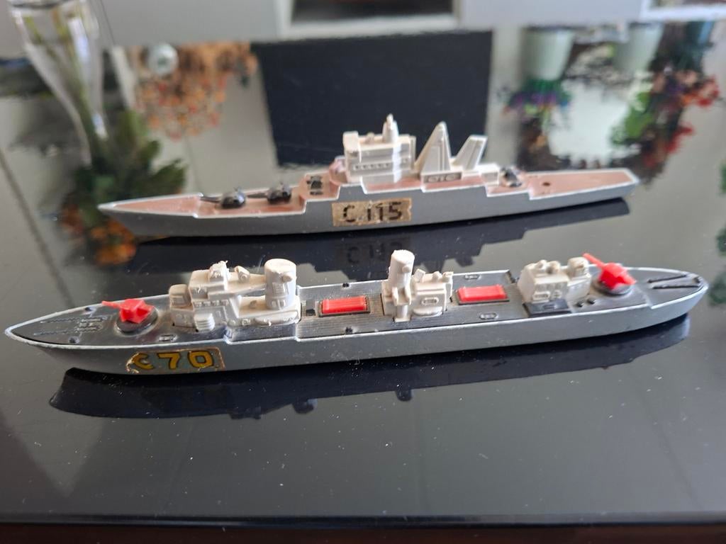 Matchbox K302 Corvette Convoy Esc+K310 Anti Aircraft Cruiser, Ophalen of Verzenden, Marine, Miniatuur of Beeldje