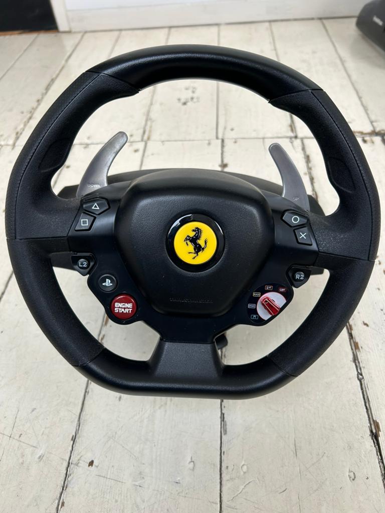 Thrustmaster Ferrari Racing Wheel voor PlayStation, Spelcomputers en Games, Spelcomputers | Sony PlayStation Consoles | Accessoires