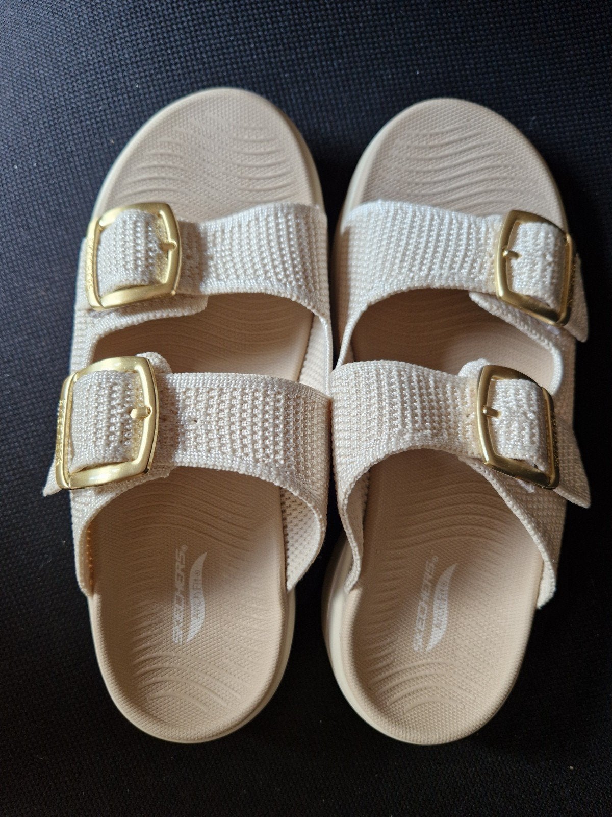 Zo goed als nieuwe Skechers sandalen, maat 37, Skechers, Beige, Zo goed als nieuw, Sandalen of Muiltjes