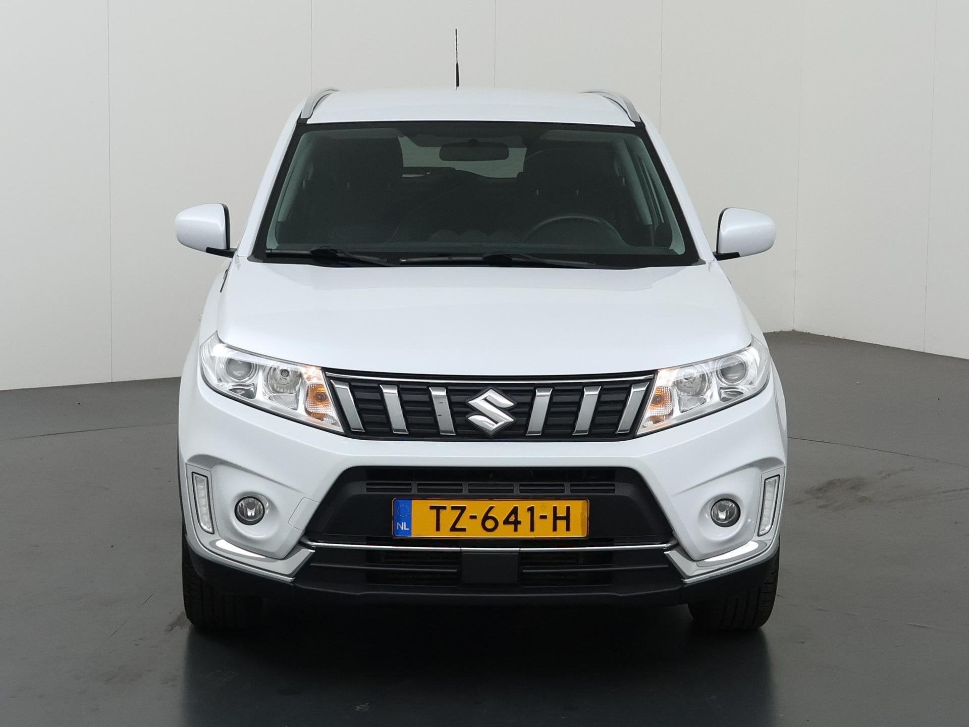 Foto 3 van Suzuki Vitara 1.0 Boosterjet Comfort | Navigatie | Parkeerca