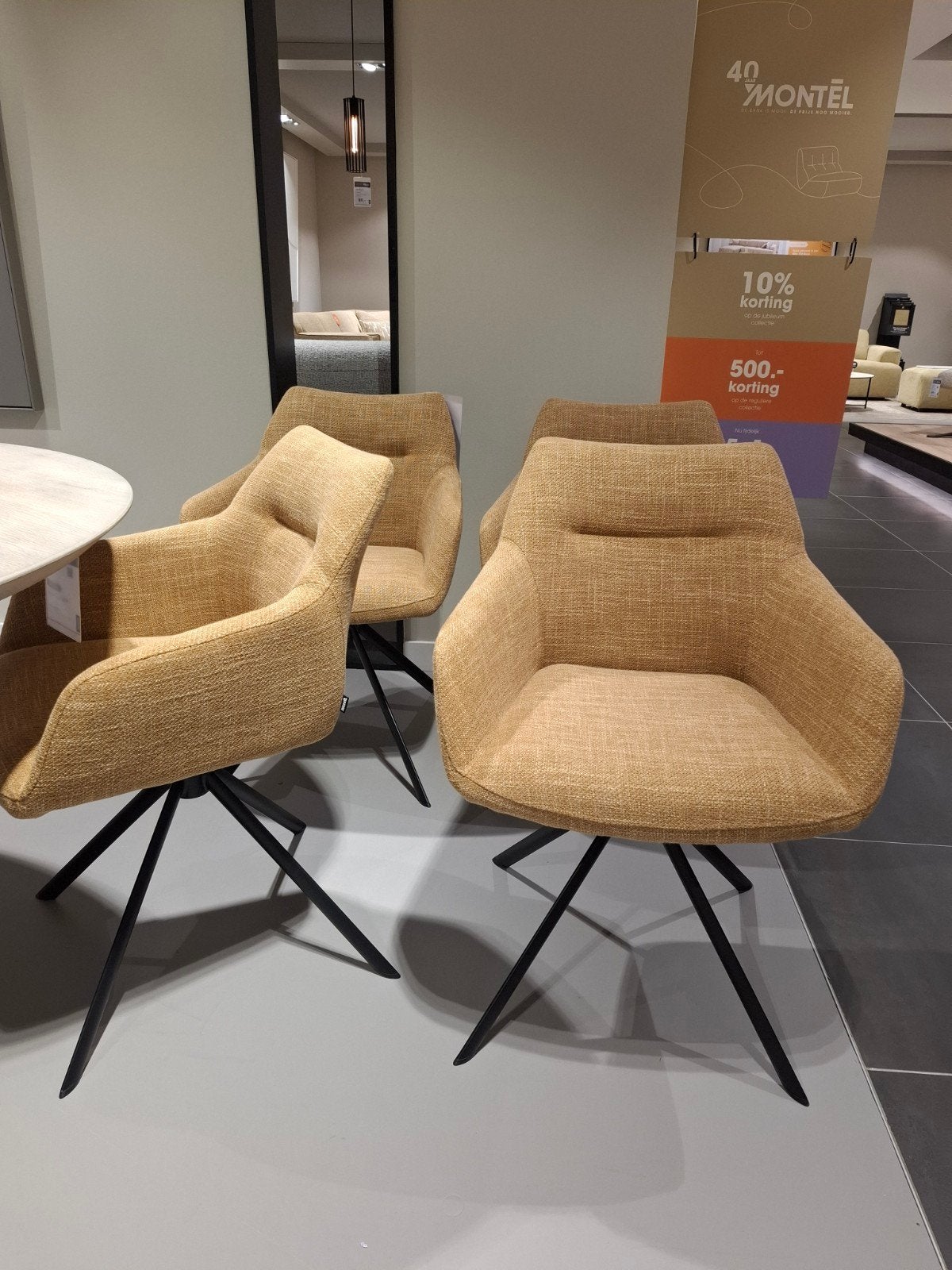 4 moderne eetkamerstoelen Montel Swing, stof, draaibaar, Huis en Inrichting, Stoelen, Overige kleuren, Zo goed als nieuw, Modern, Eigentijds
