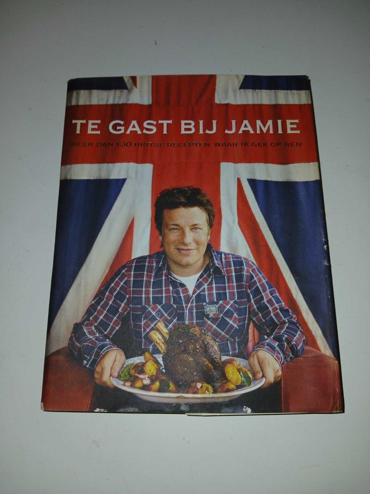 Te Gast Bij Jamie - Jamie Oliver Kookboek, Boeken, Voorgerechten en Soepen, Ophalen of Verzenden, Zo goed als nieuw, Jamie Oliver