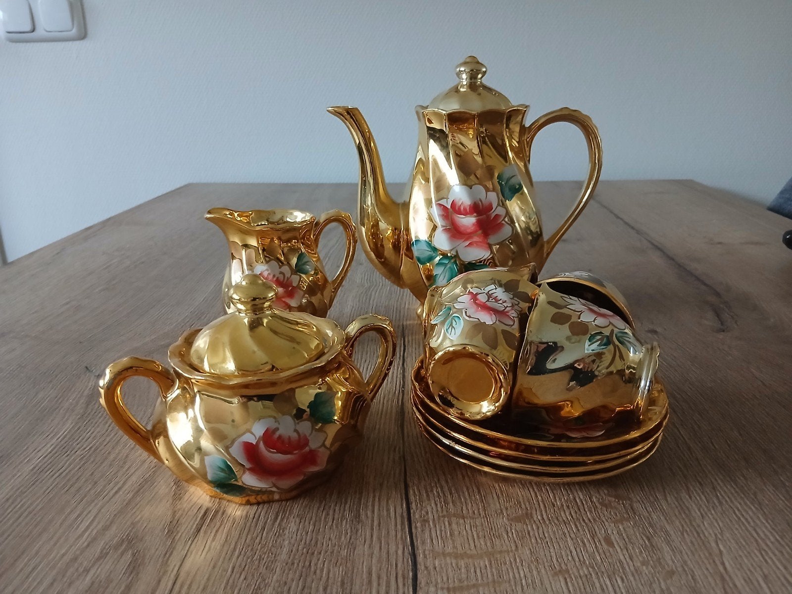Vintage Goudkleurig Koffie/Theeservies met Rozen Decor, Ophalen