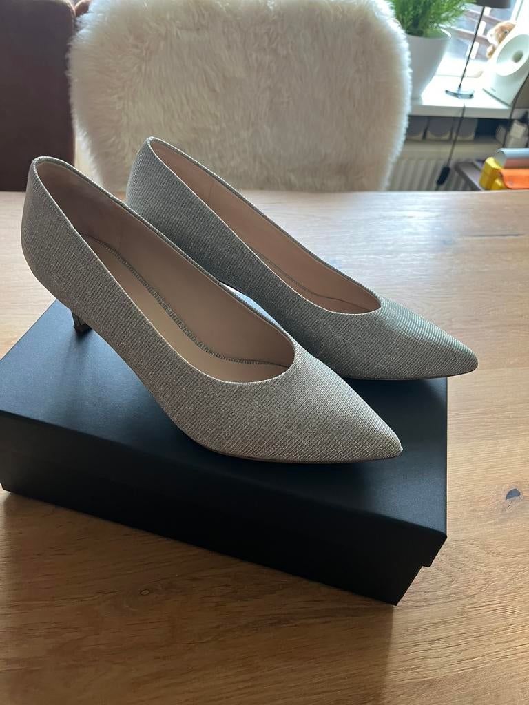 Mooie pumps van Peter Kaiser maat 39, Kleding | Dames, Schoenen, Ophalen, Zo goed als nieuw, Beige