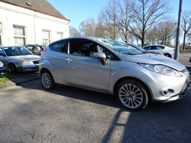 Ford Fiesta bj 2011 3 deurs zilver voor demontage., Gebruikt, -, -, Ophalen of Verzenden