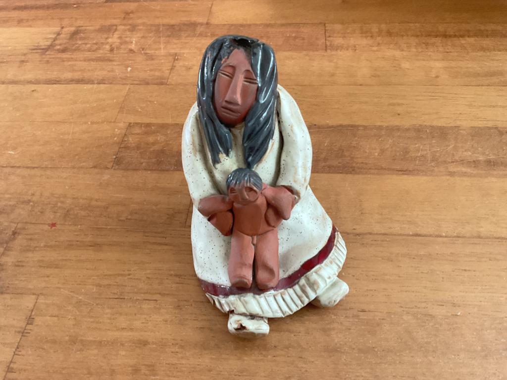 Vintage Keena Mohawk Art Pottery Moeder met kind, Minder dan 20 cm, Ophalen of Verzenden, Handgemaakt, Steen of Keramiek