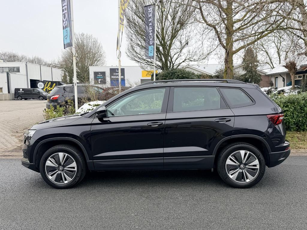 Skoda Karoq 1.5 TSI ACT 150PK DSG Trekhaak•Navi, Auto's, Skoda, Stof, 4 cilinders, Zwart, Karoq