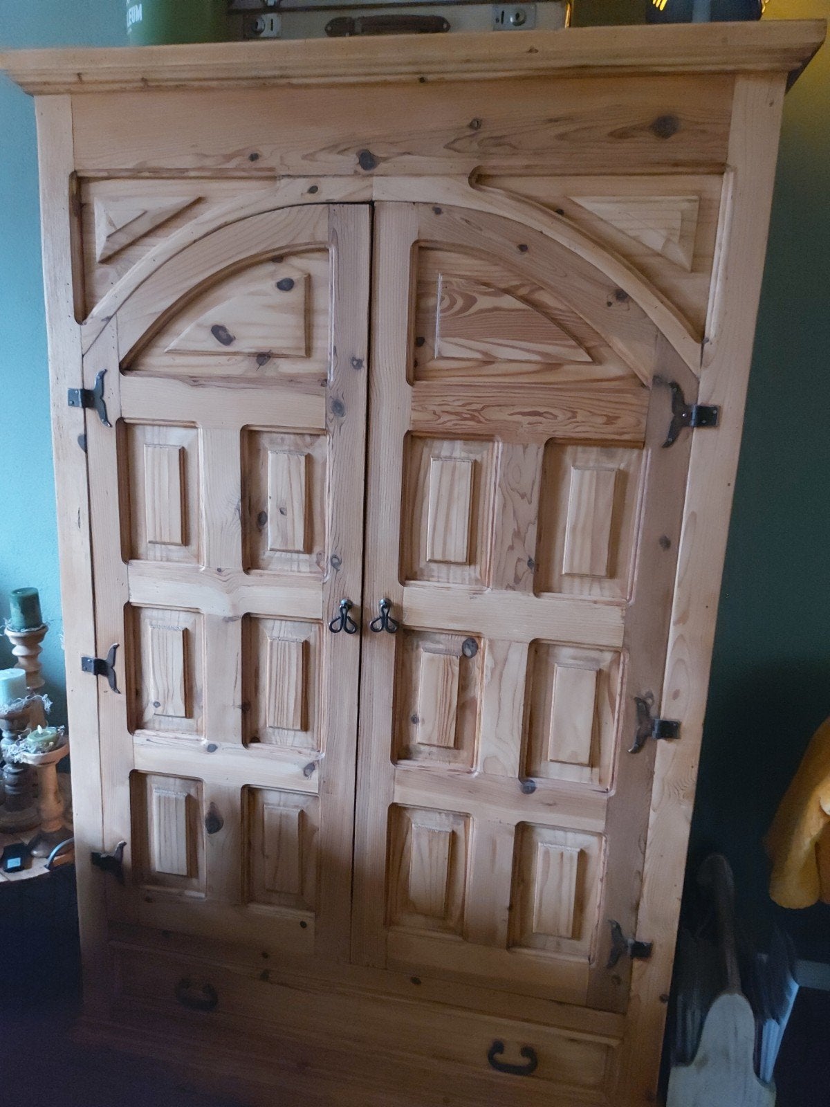 Massief houten kast met twee deuren en lade, Ophalen of Verzenden