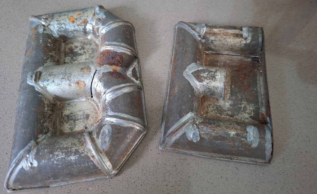 2 metalen mallen voor chocoladeletters sinterklaas : B en E, Ophalen of Verzenden, Gebruikt