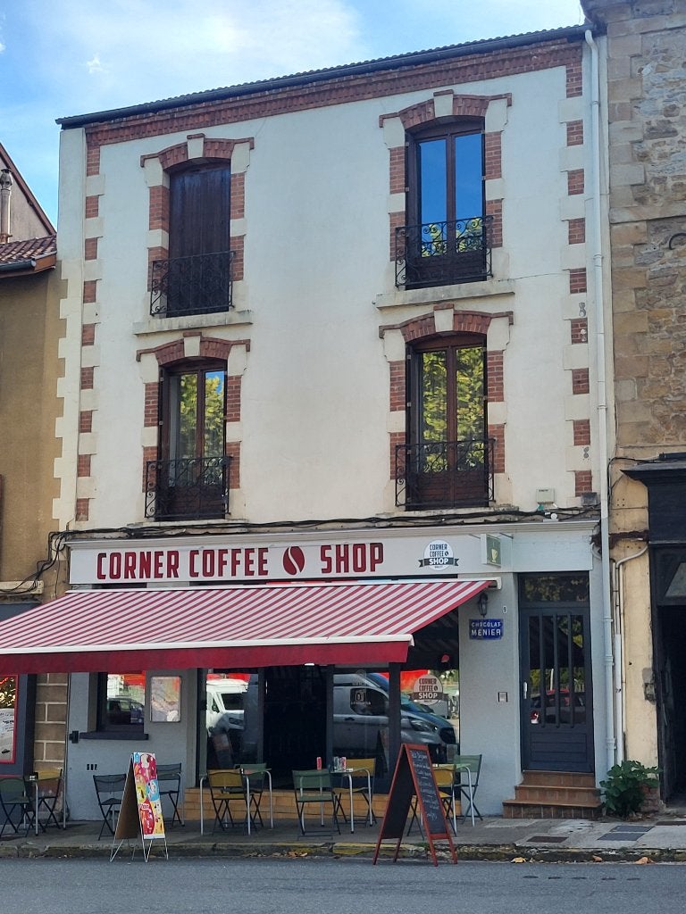 restaurant met 2 appartementen in Zuid-frankrijk, Midi-Pyreneeën, 4 of meer slaapkamers, Overige typen, In bergen of heuvels
