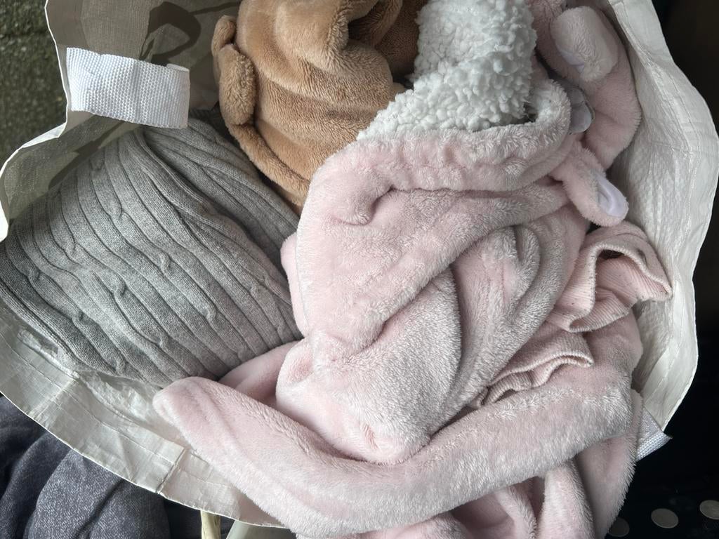 Doos  en  5 tassen meisjeskleding 134/140, Kinderen en Baby's, Kinderkleding | Maat 134, Ophalen, Zo goed als nieuw, Meisje, Overige typen