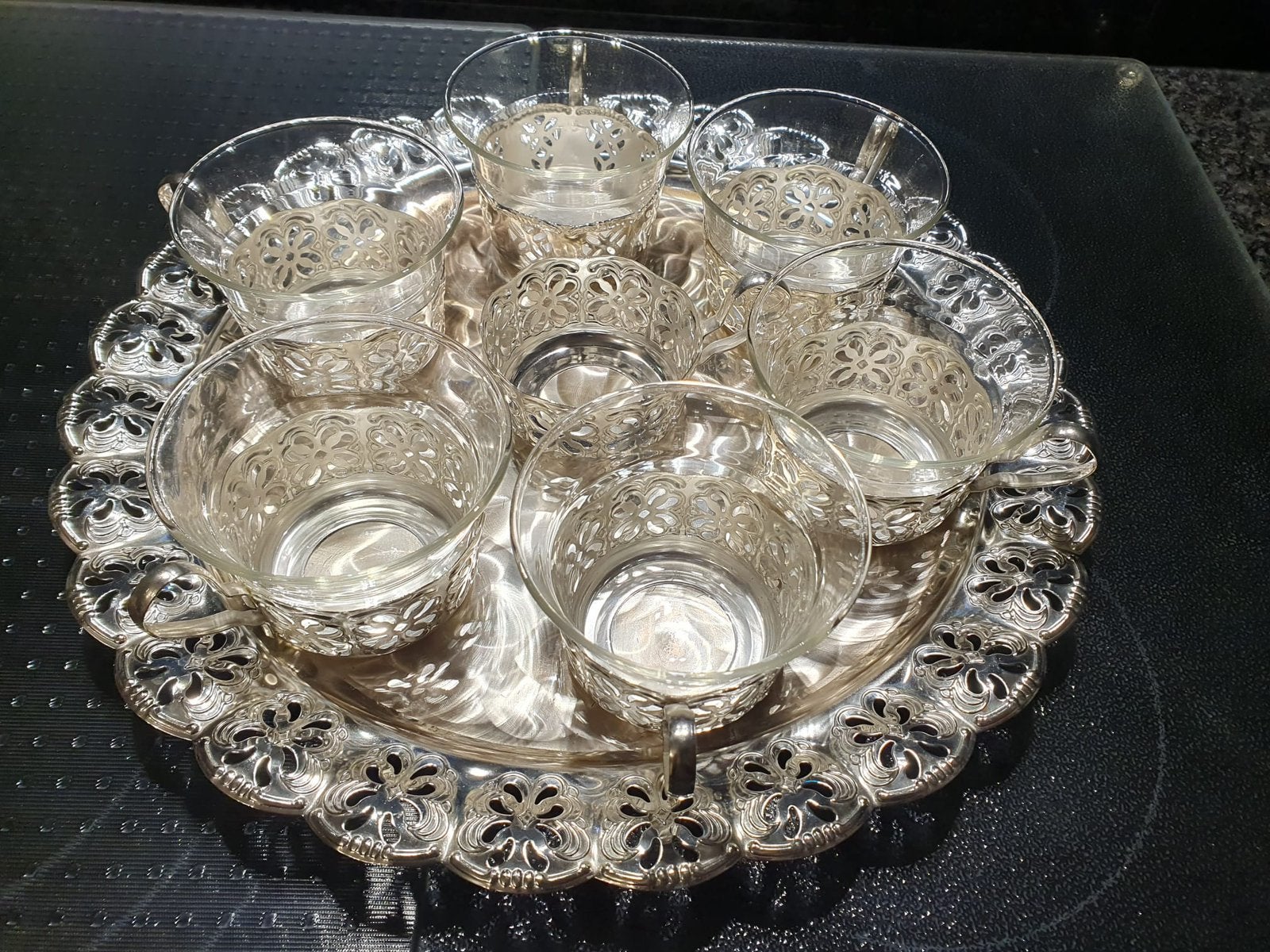 Zilveren theeservies met glazen kopjes en dienblad, Ophalen, Zilver
