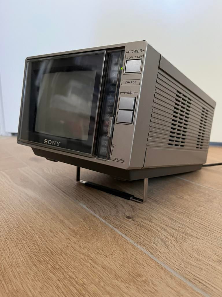 Sony kv-6000be portable crt trinitron monitor met voeding, Ophalen of Verzenden, Gebruikt, Minder dan 40 cm, Sony