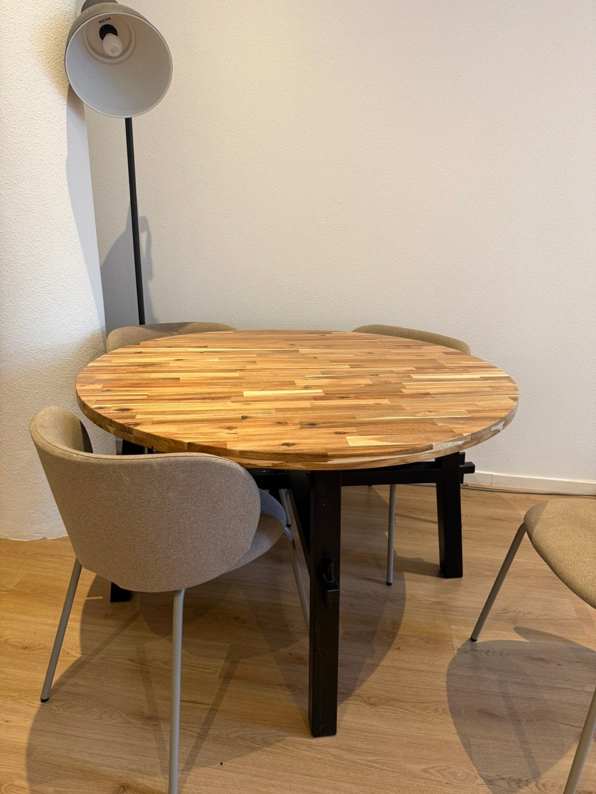Dining Table oakwood, Ophalen, Zo goed als nieuw