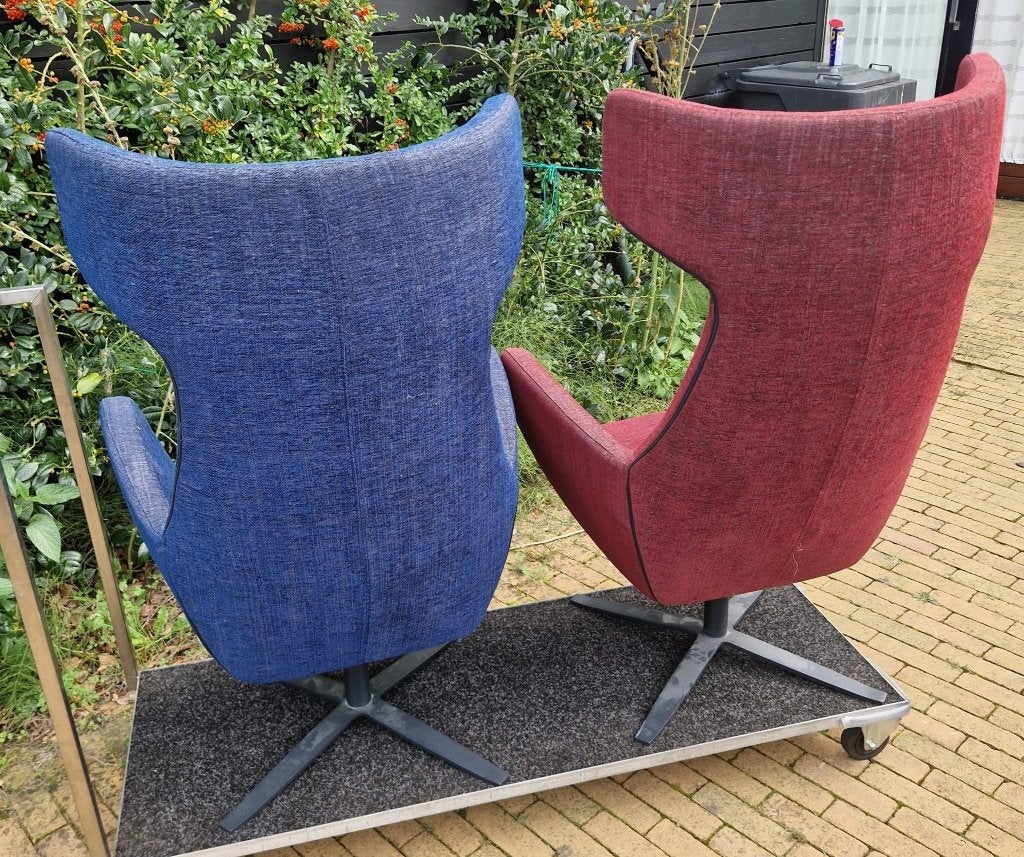 Draaifauteuil modern 1x rood 1x blauw, Huis en Inrichting, Ophalen, Gebruikt, 75 tot 100 cm, Modern - Ahrend