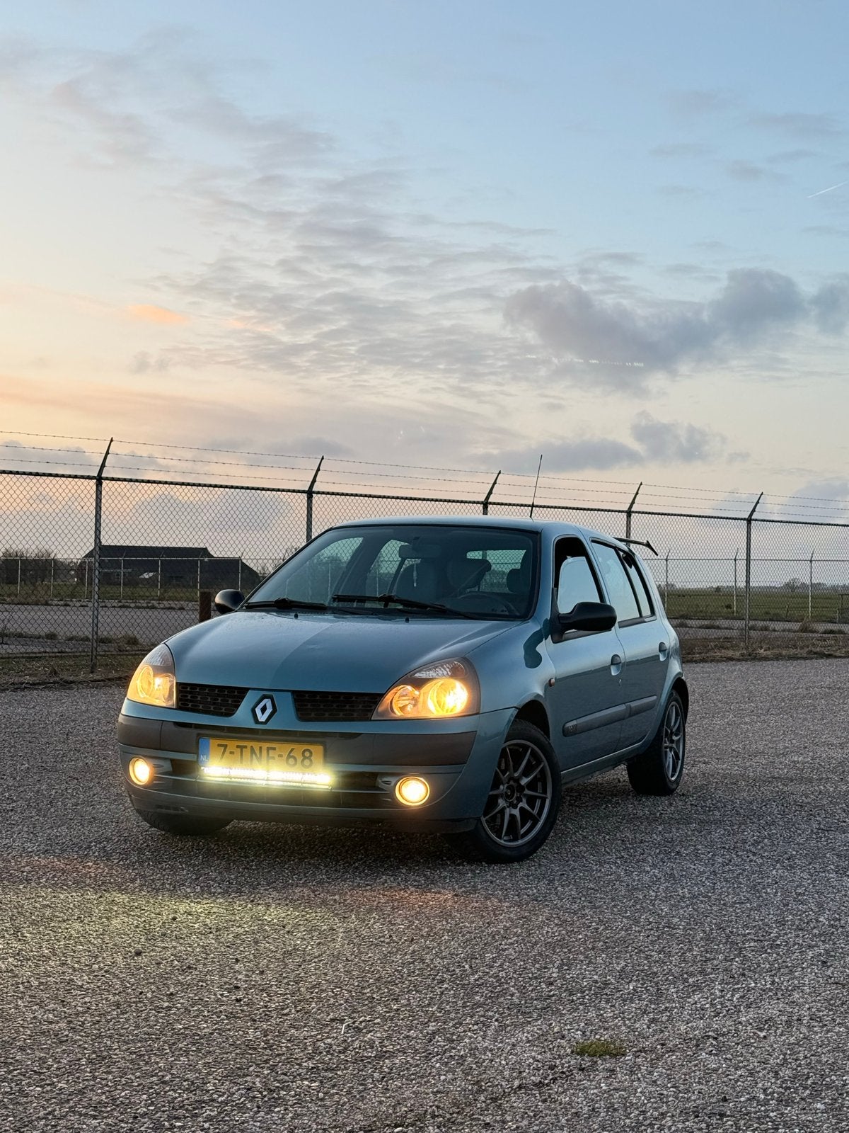 Renault Clio 1.2 16V RN 5DR Euro 2000 2002 Blauw, Auto's, Voorwielaandrijving, 74 pk, 31 €/maand, 4 cilinders