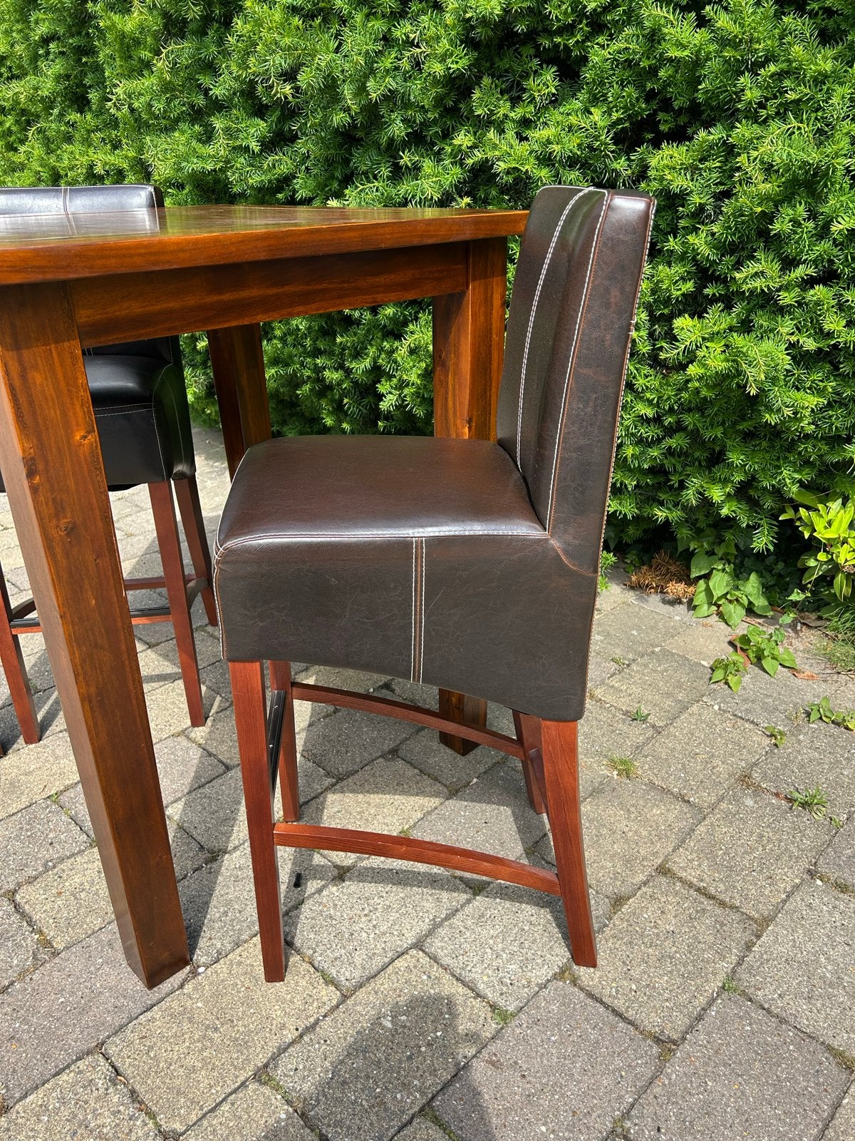 Hoge bartafel 90x90 cm met 2 barkrukken, Ophalen of Verzenden, Gebruikt, Inclusief barstoelen