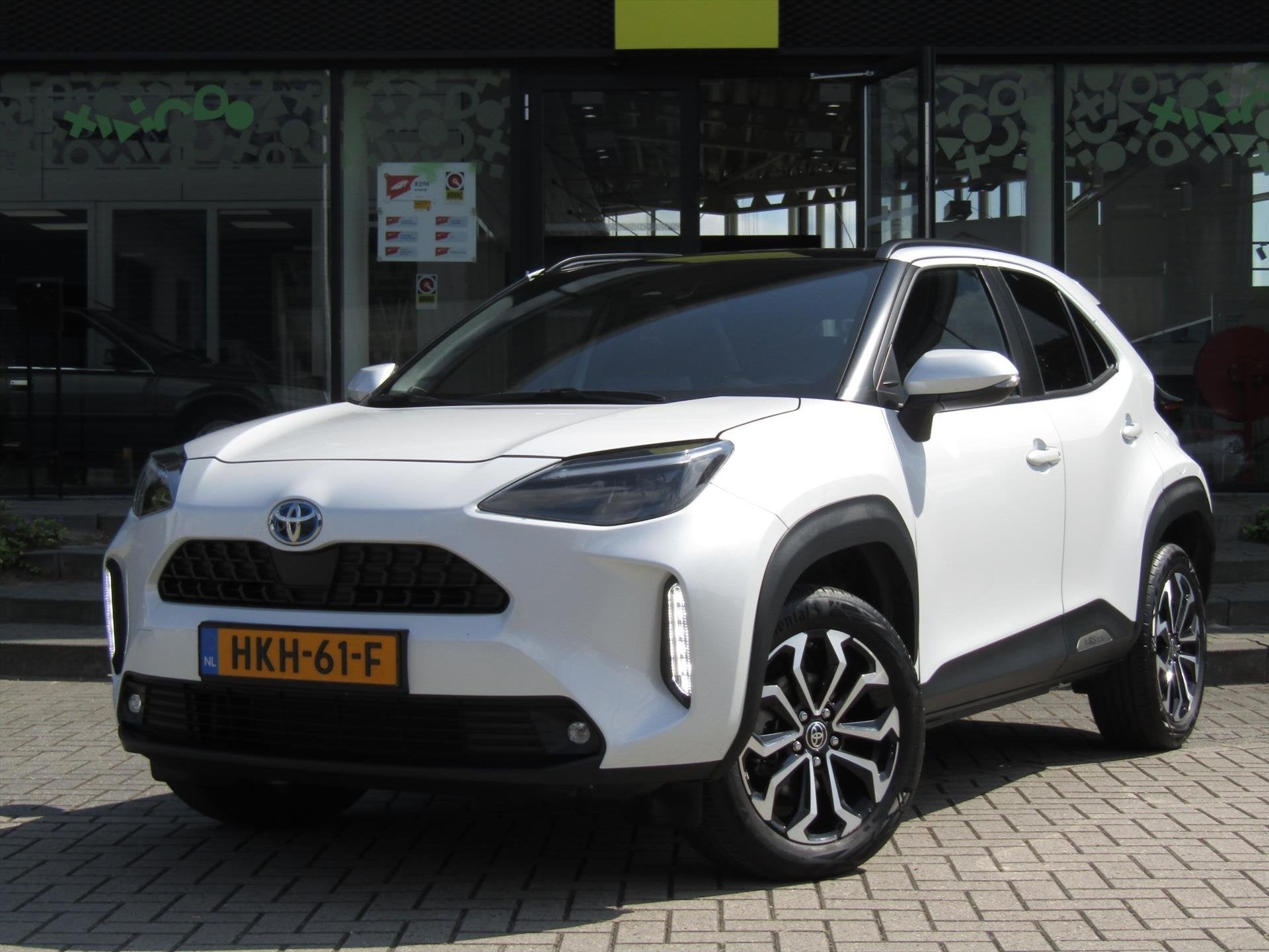 TOYOTA Yaris Cross 1.5 VVT-I Hybrid 116pk CVT Dynamic / Pano, Auto's, Toyota, Stof, Gebruikt, Wit, 1490 cc