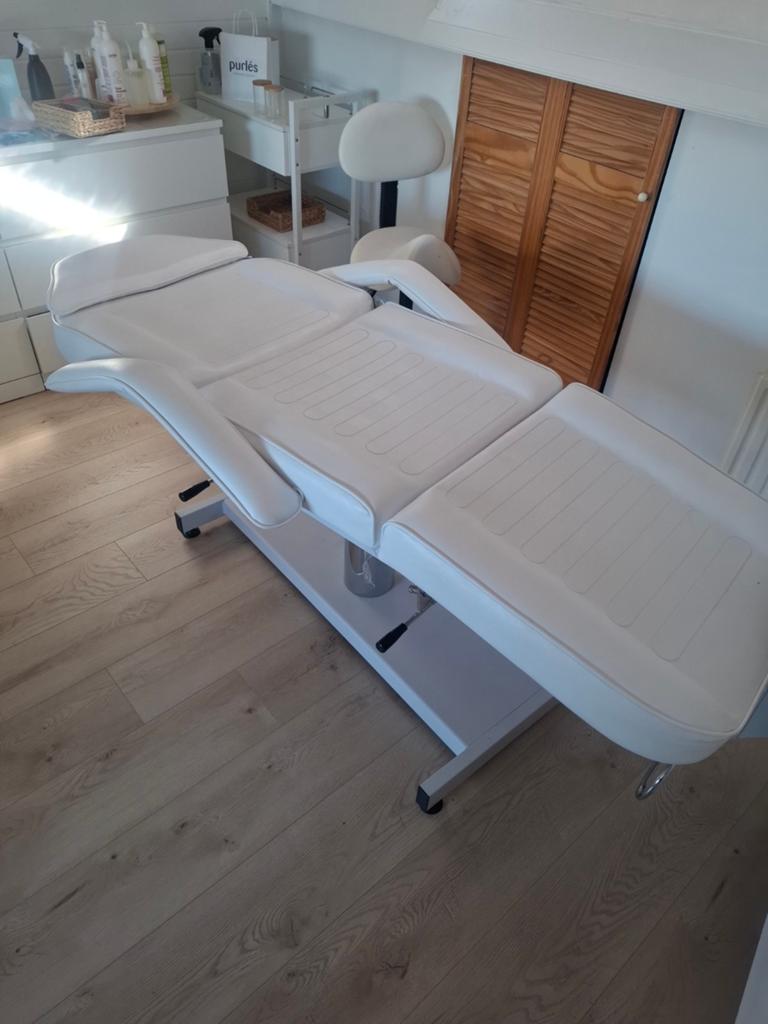 Behandelstoel + werktafeltje en stoeltje, Ophalen, Massagestoel of Kussen