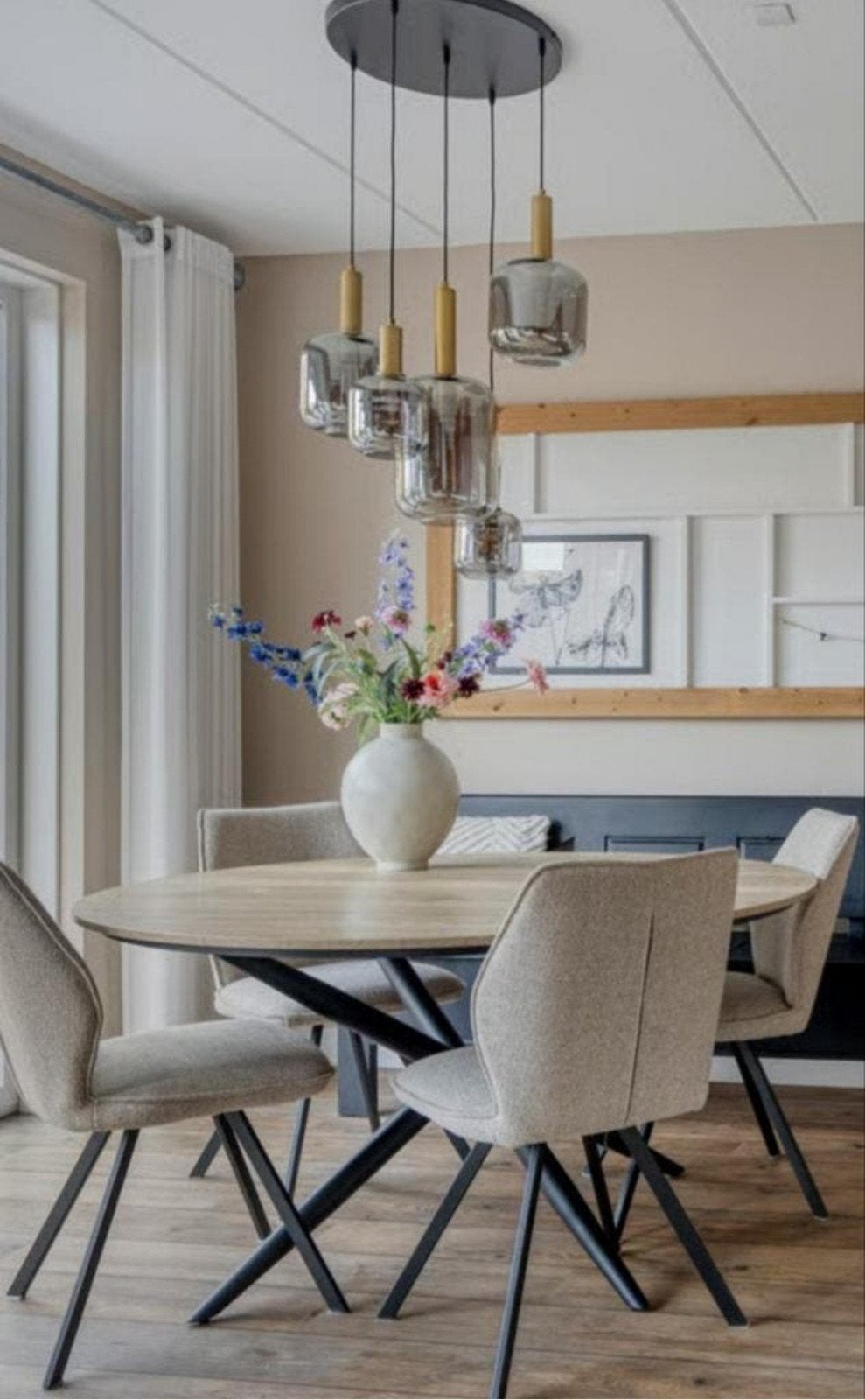 Ronde eettafel met melamine blad en zwarte kruispoot, Huis en Inrichting, Tafels | Eettafels, Gebruikt, 150 tot 200 cm, Rond, Ophalen of Verzenden