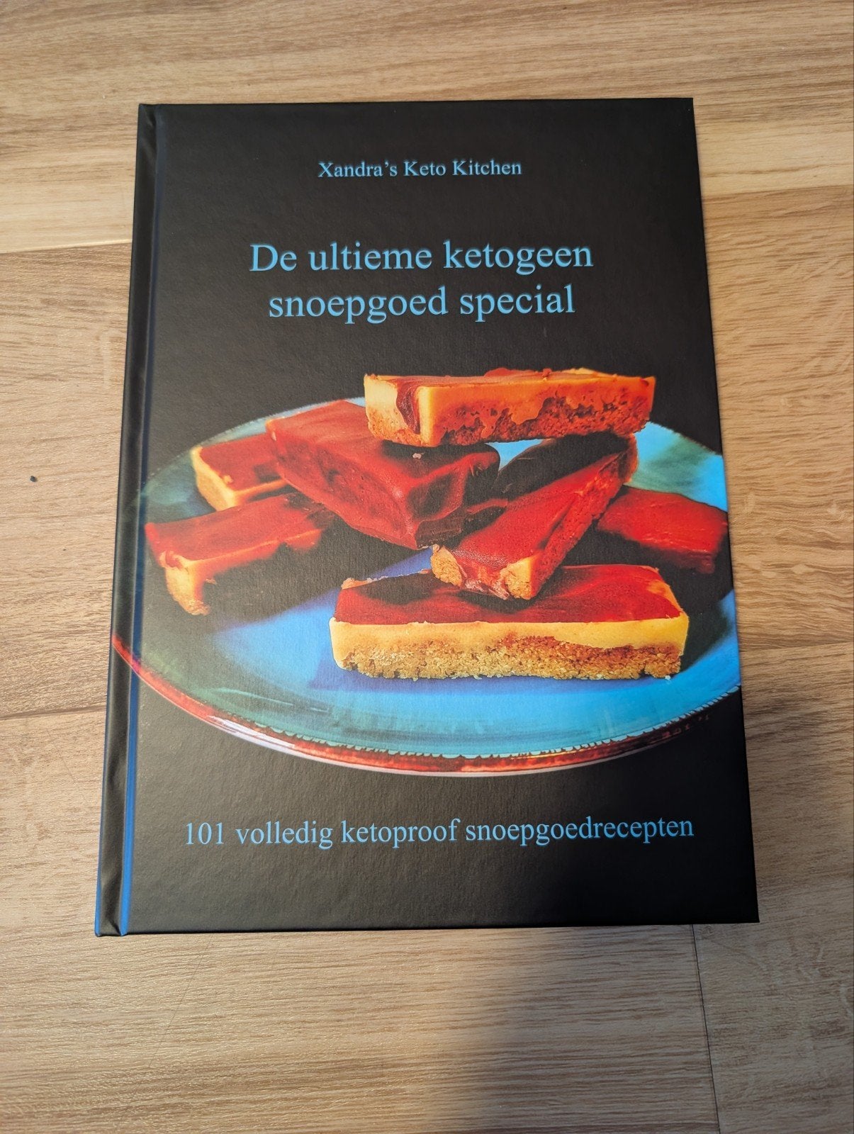 Xandra's Keto Kitchen: De ultieme ketogeen snoepgoed special, Ophalen of Verzenden, Zo goed als nieuw, Taart, Gebak en Desserts