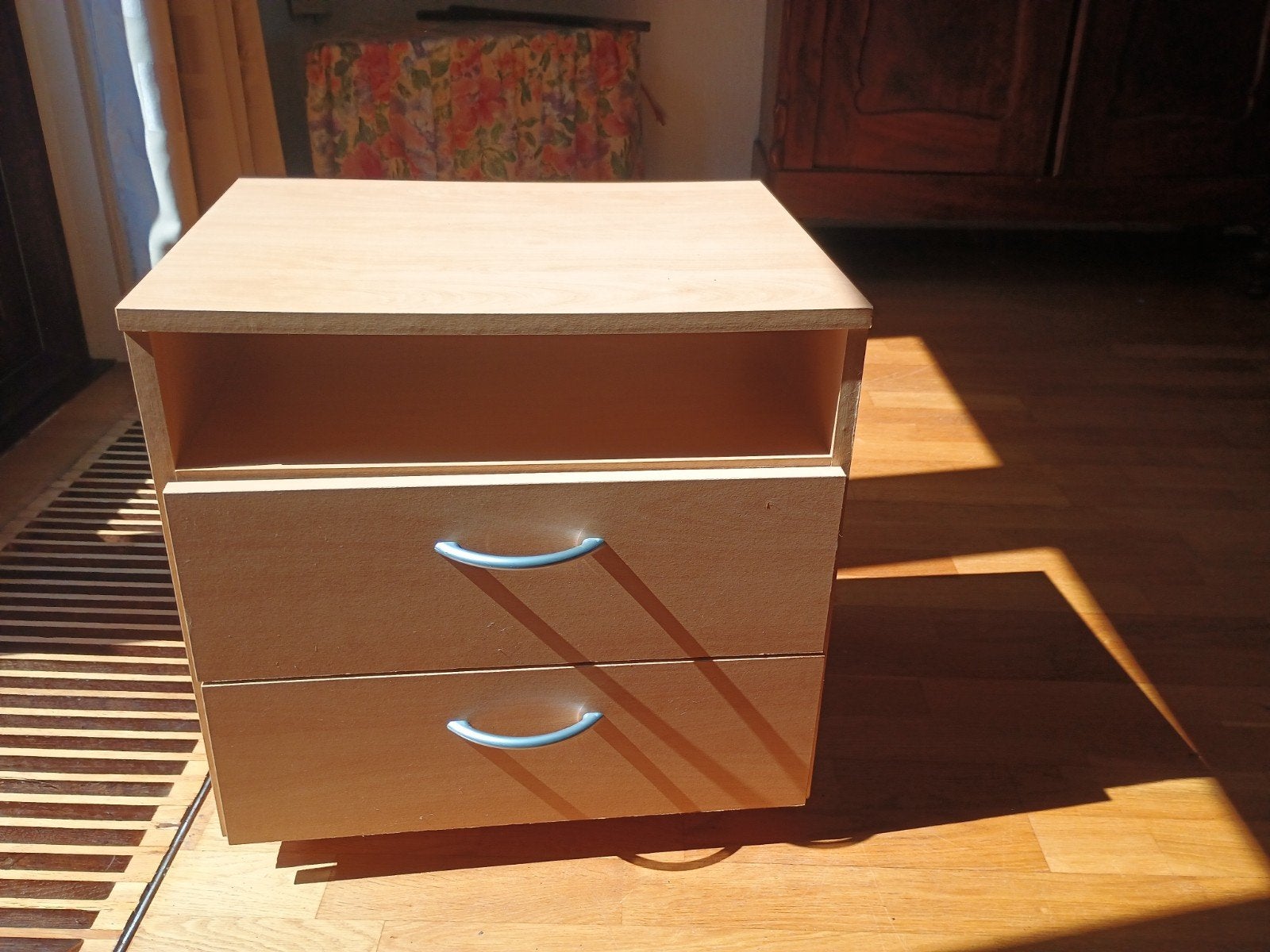 Houten nachtkastje/ladekastje op wieltjes, Huis en Inrichting, Slaapkamer | Nachtkastjes, Ophalen, Gebruikt, 55 tot 70 cm, 45 tot 65 cm