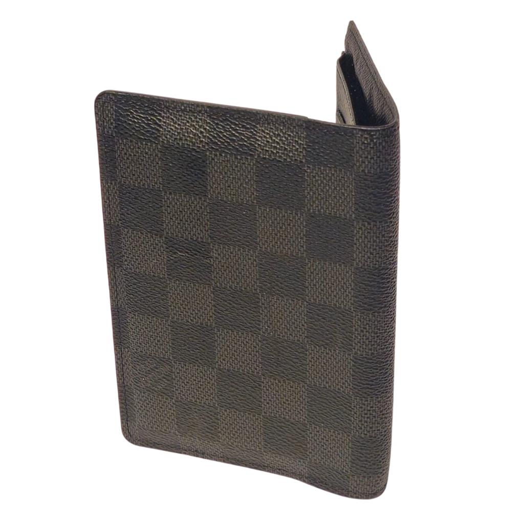 Louis Vuitton Passport Cover Damier Graphite Canvas, Louis Vuitton, Gebruikt, Support@louisvuitton.com, 2 Rue du Pont Neuf
75001 Paris
France