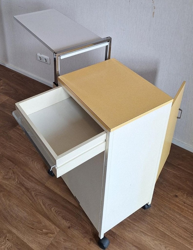 Ziekenhuis bed kastje, Ophalen, Met plank(en), Minder dan 50 cm, Gebruikt