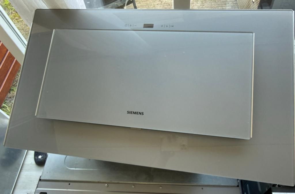 Siemens afzuigkap lc98kA571, Witgoed en Apparatuur, Afzuigkappen, Wandschouwkap, Ophalen of Verzenden, Zo goed als nieuw, 600 tot 800 m³ per uur