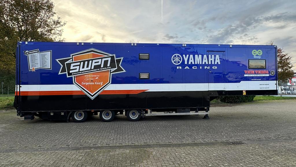 Racetrailer, Drie personen of meer
