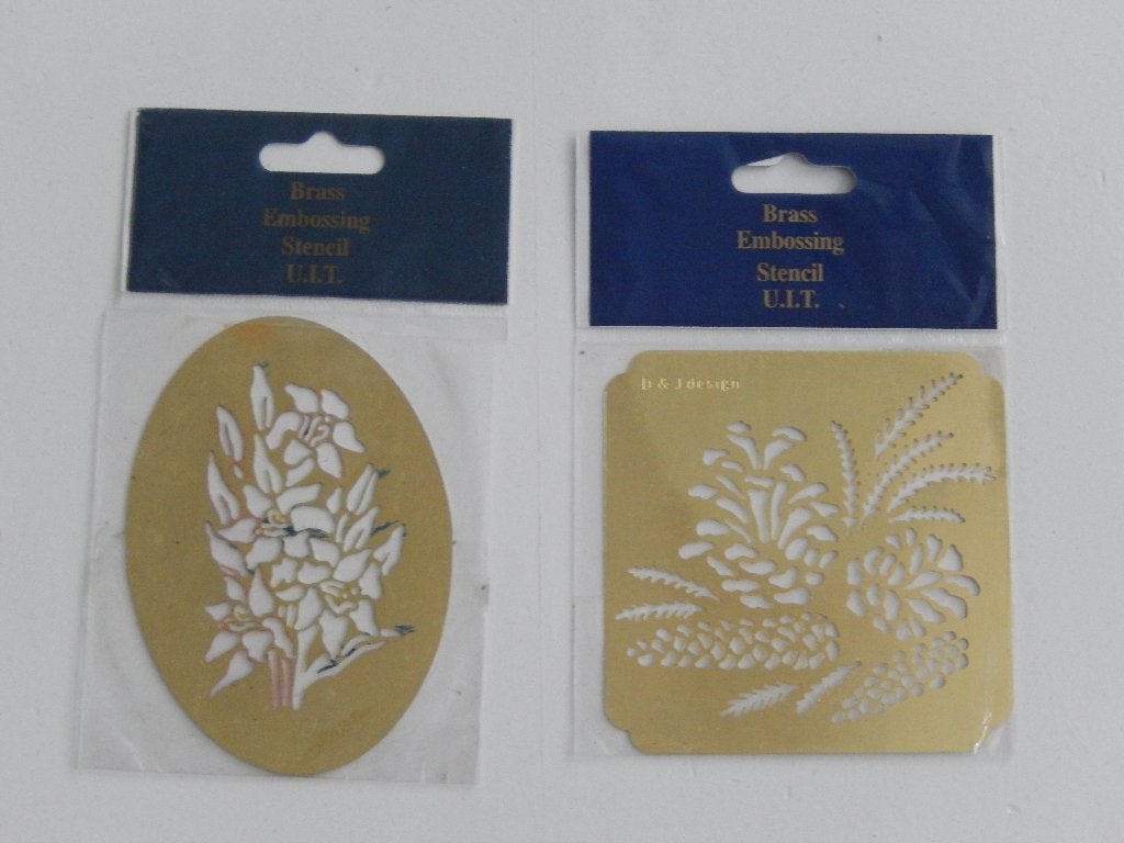 2x d&j design messing embossing stencil bloem dennenappel, Goud, Gereedschap of Toebehoren, Zo goed als nieuw, Overige materialen