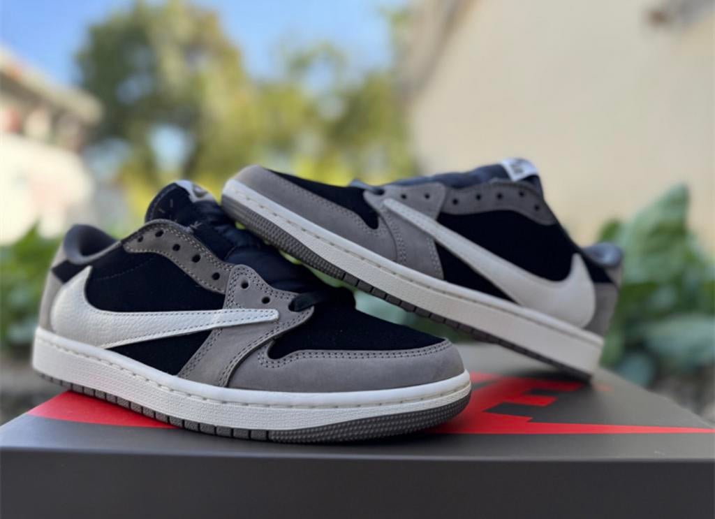 Nike Air Jordan Travis Scott nieuw 44, Ophalen of Verzenden, Nieuw, Sneakers of Gympen