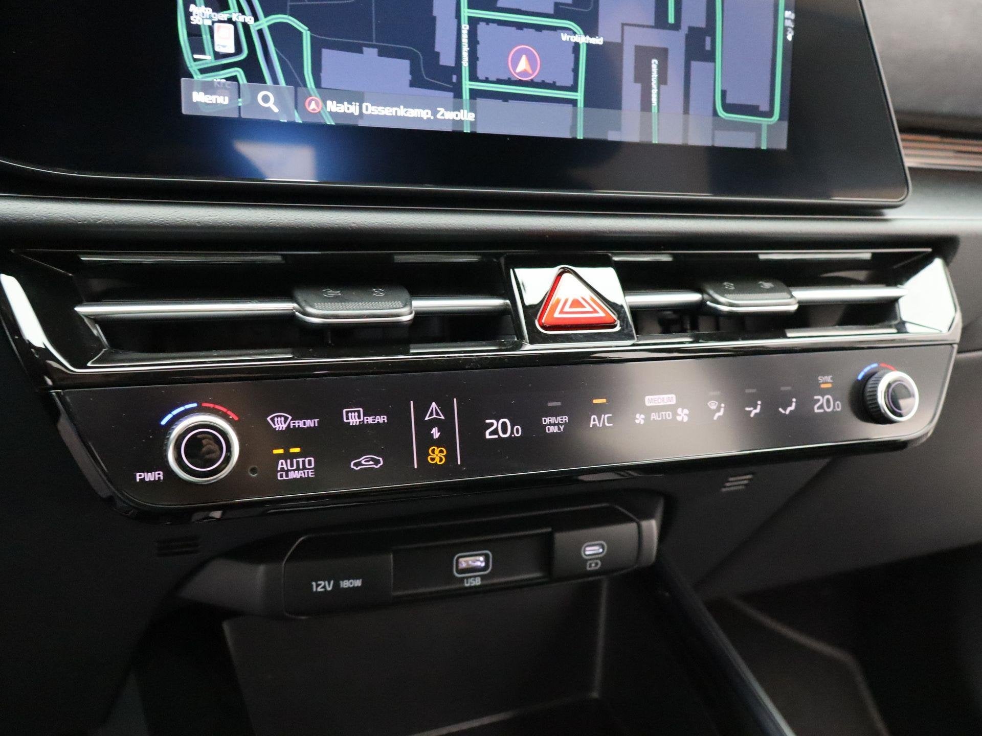 Foto 24 van Kia Niro 1.6 GDi Hybrid DynamicPlusLine | Open dak | Clima |